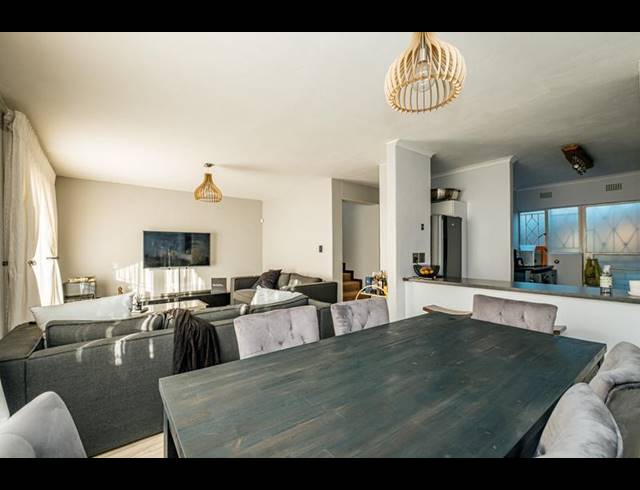 2 BEDROOM TOWNHOUSE FOR SALE IN LINDHAVEN